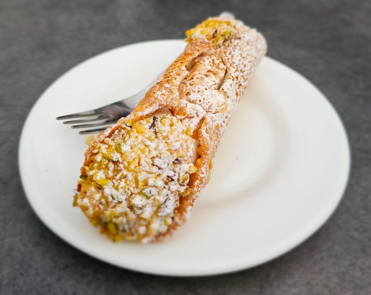 Authentic Sicilian Cannoli dessert