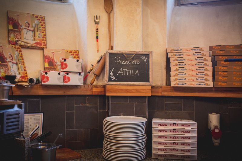 Giordanos restaurant interior — the home of giordano's deep dish pizza